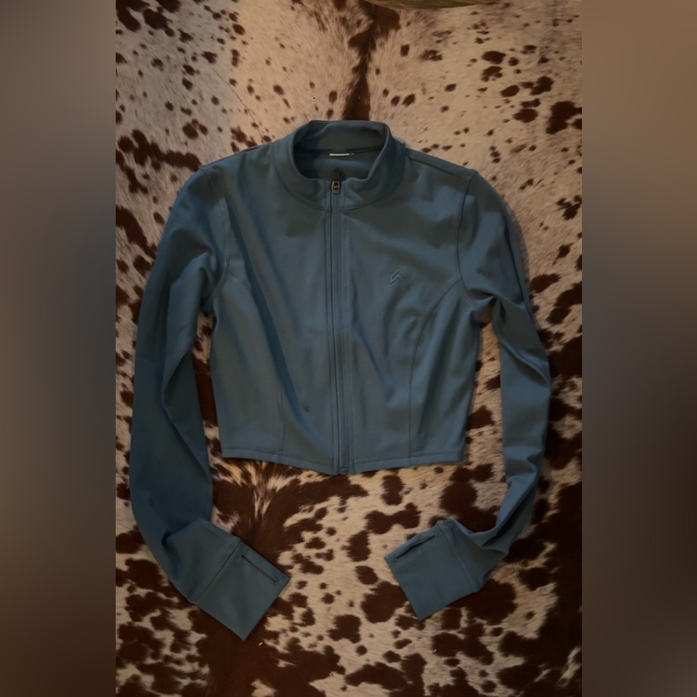 Oner Active Cropped Full Zip Jacket in Dusty Blue size xs